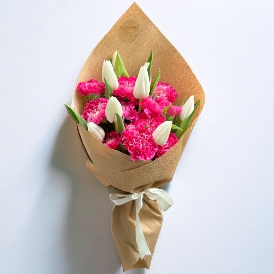 Karanfil Ve Lale Buketi