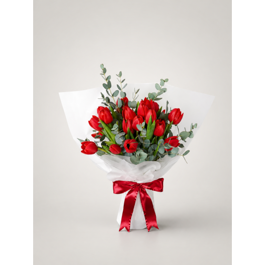 Lovely 15 Kırmızı Lale Buketi