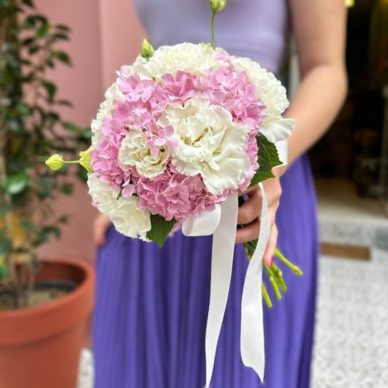 Pembe Ortanca ve Beyaz Lisyantuslar Gelin Buketi