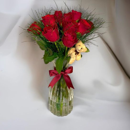 Vazoda Ayıcıklı 11 Adet İthal Gül