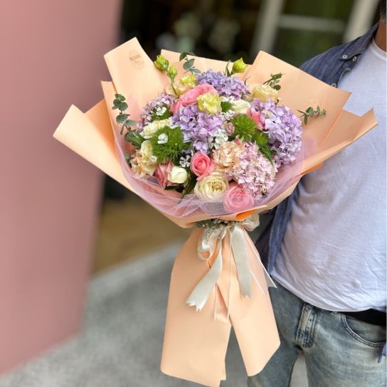 Ortanca ve Gül Buketi