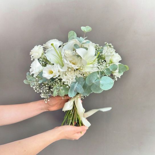 Beyaz Lilyum Ve Beyaz Lisyantus Gelin Buketi