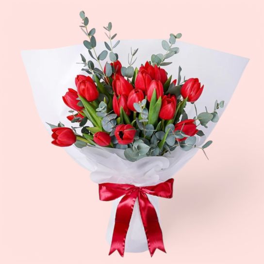 Lovely 15 Kırmızı Lale Buketi
